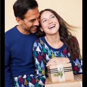 Hanna Andersson Twinkling trees pajama top